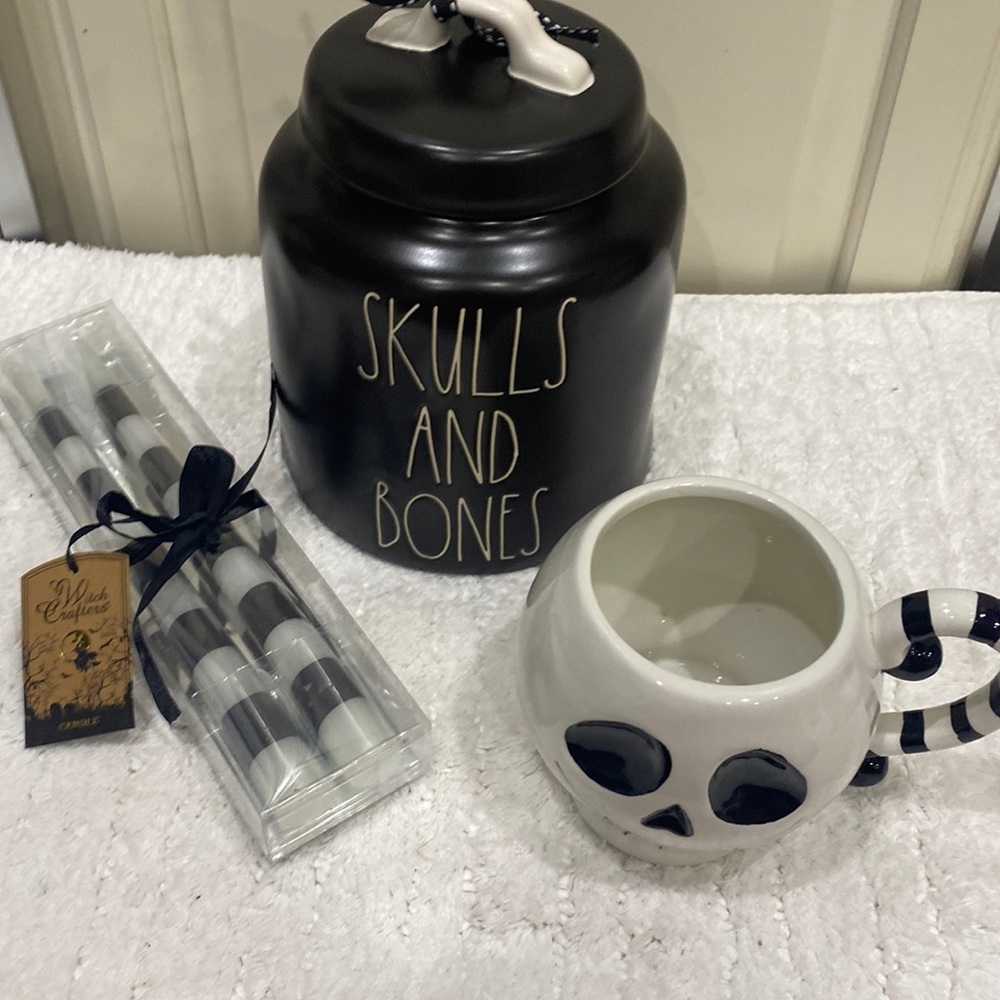 Rae Dunn skull and bones jar